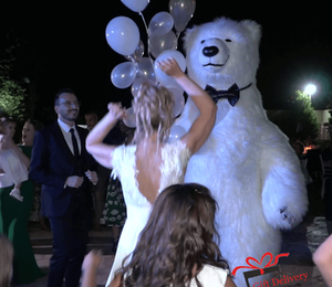 The White Polar Bear came to the wedding to deliver the gift to the bride and groom. Gift Delivery. Wedding gift. Polar bear surprise. White Polar Bear at the wedding.